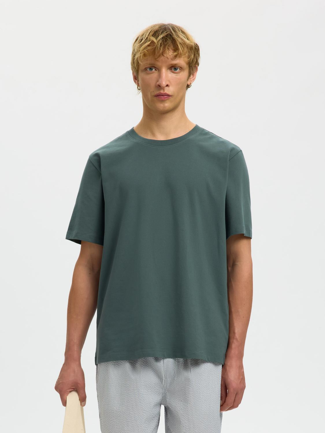 model_shot-front